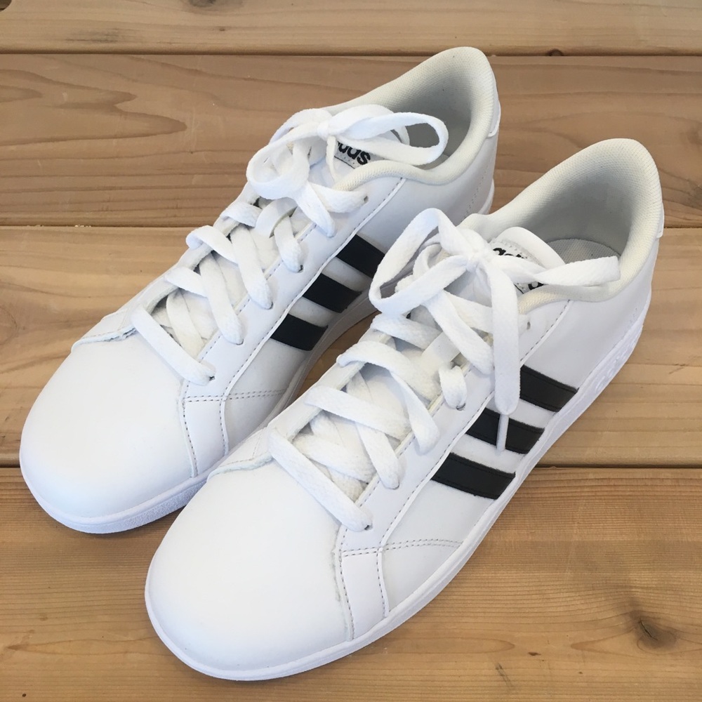 NWOT Adidas Baseline Youth